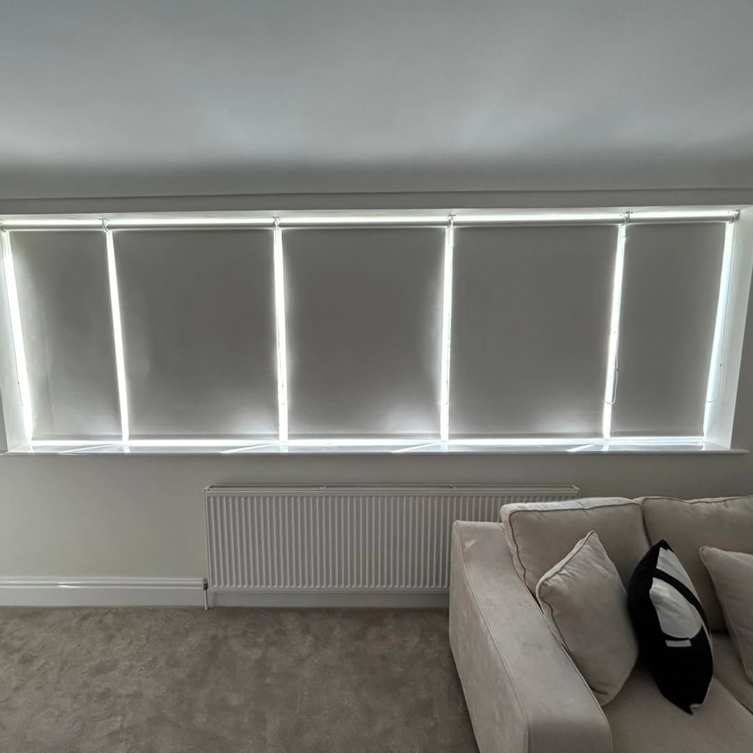 Straight edge blackout roller blinds